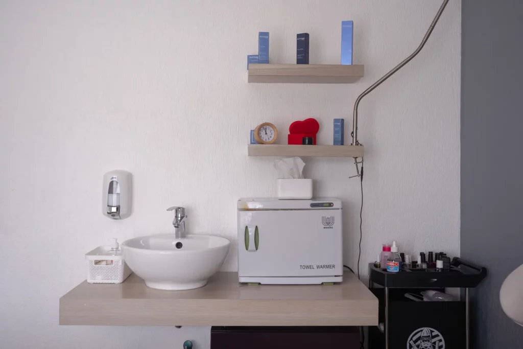 Poste de soins avec vasque