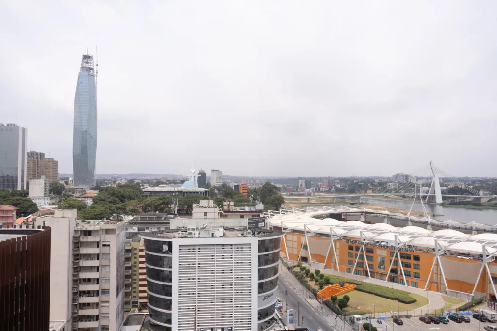 Vue sur le Plateau d'Abidjan depuis la salle de sport